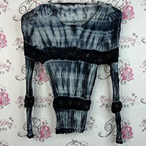 Top shirt stretchy tie dye One size fits all Stylish blue white floral Top